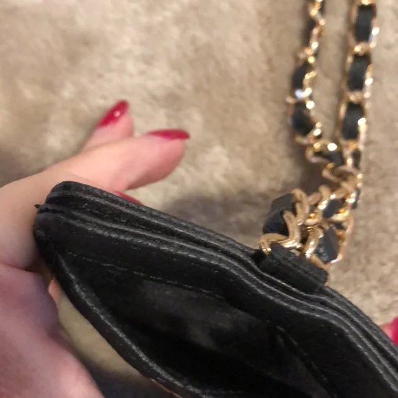 Black Quilted Card Holder - Picture 4 of 8